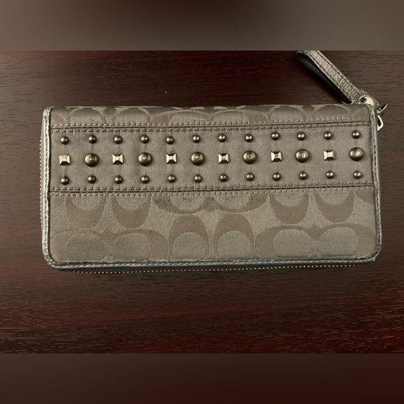 Vintage Coach Gray Studded Wallet with the Signature Canvas - Picture 1 of 11